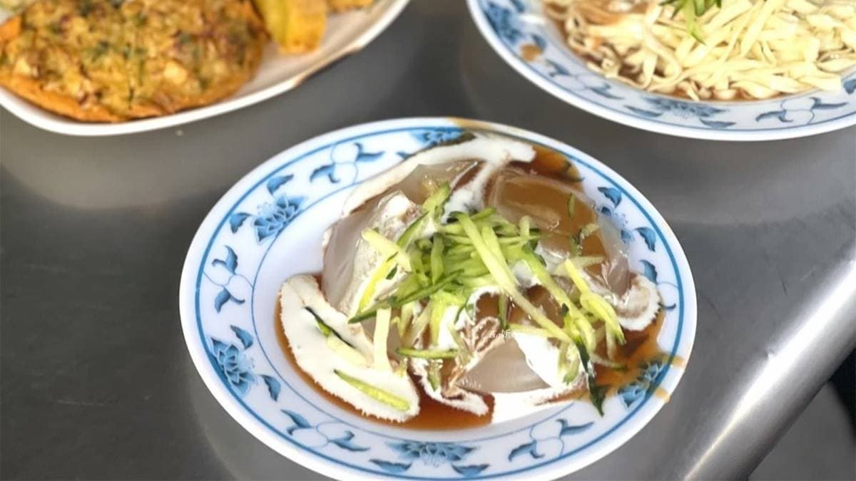 若只吃涼麵不夠飽，也可以來１份嘉義特色的涼肉圓喔！（圖片來源：Tia妡享慢旅）