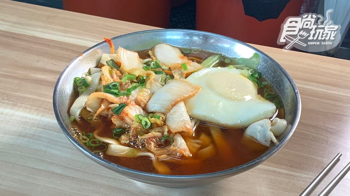 「泡菜刀削麵」麵條厚實、Q彈。