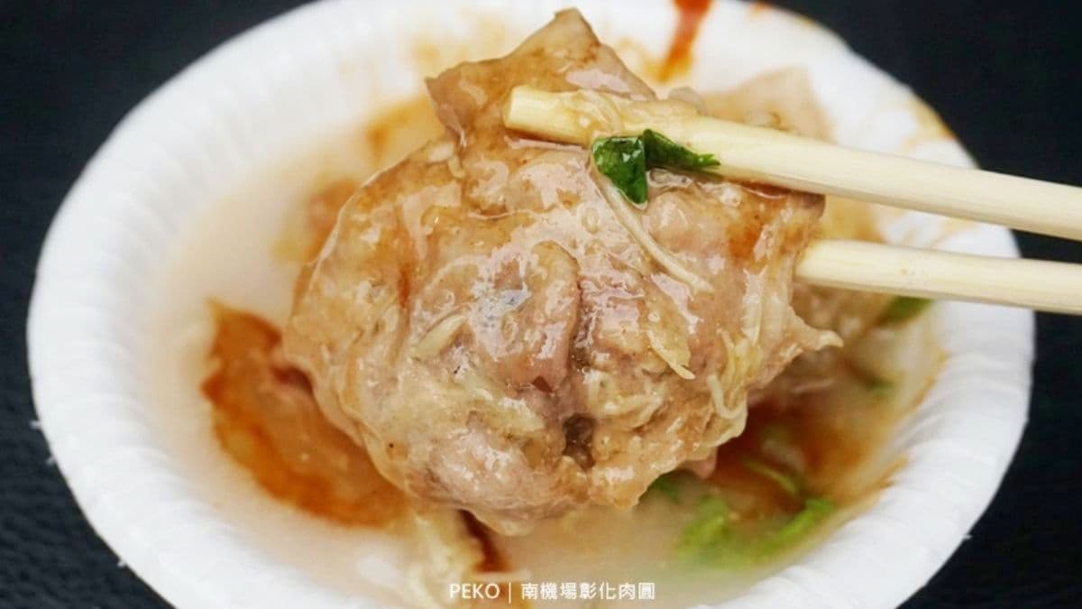 肉餡很飽滿，是以瘦肉為主，帶點胡椒香氣、略有嚼勁。（圖片來源：PEKOのSimple Life）