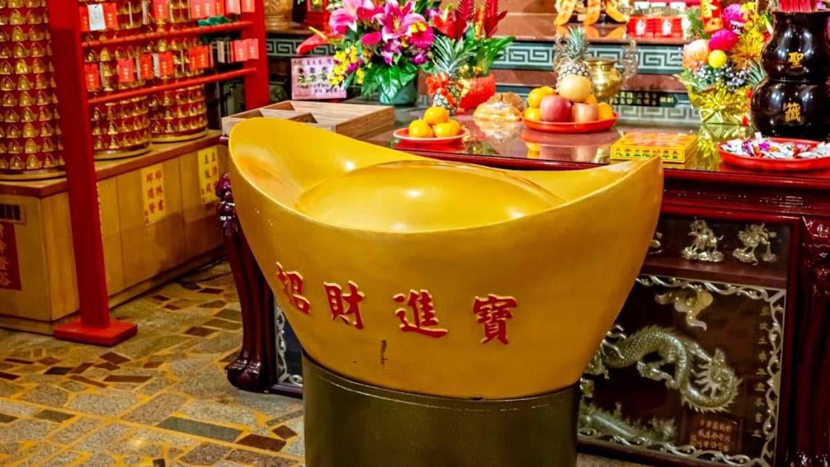 前方有１個巨大金元寶，可以摸摸它招財。（圖片來源：愛伯特吃喝玩樂全記錄）