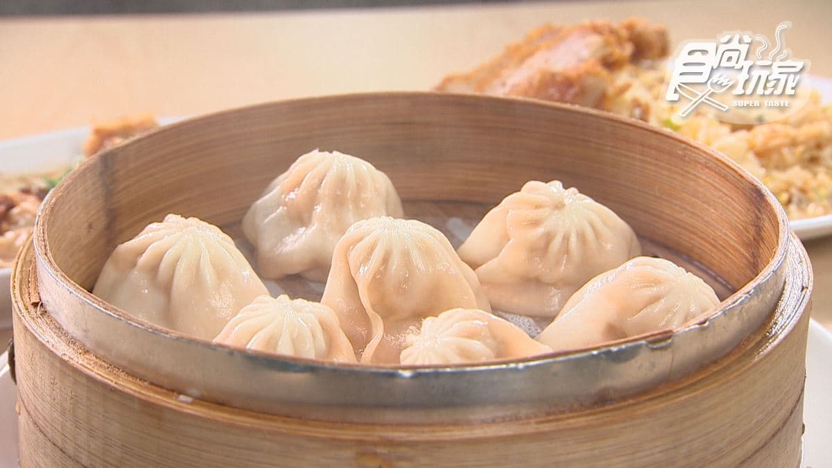 「魚卵湯包」魚卵鮮味與肉汁完美融合，口感獨特，外面很少見。