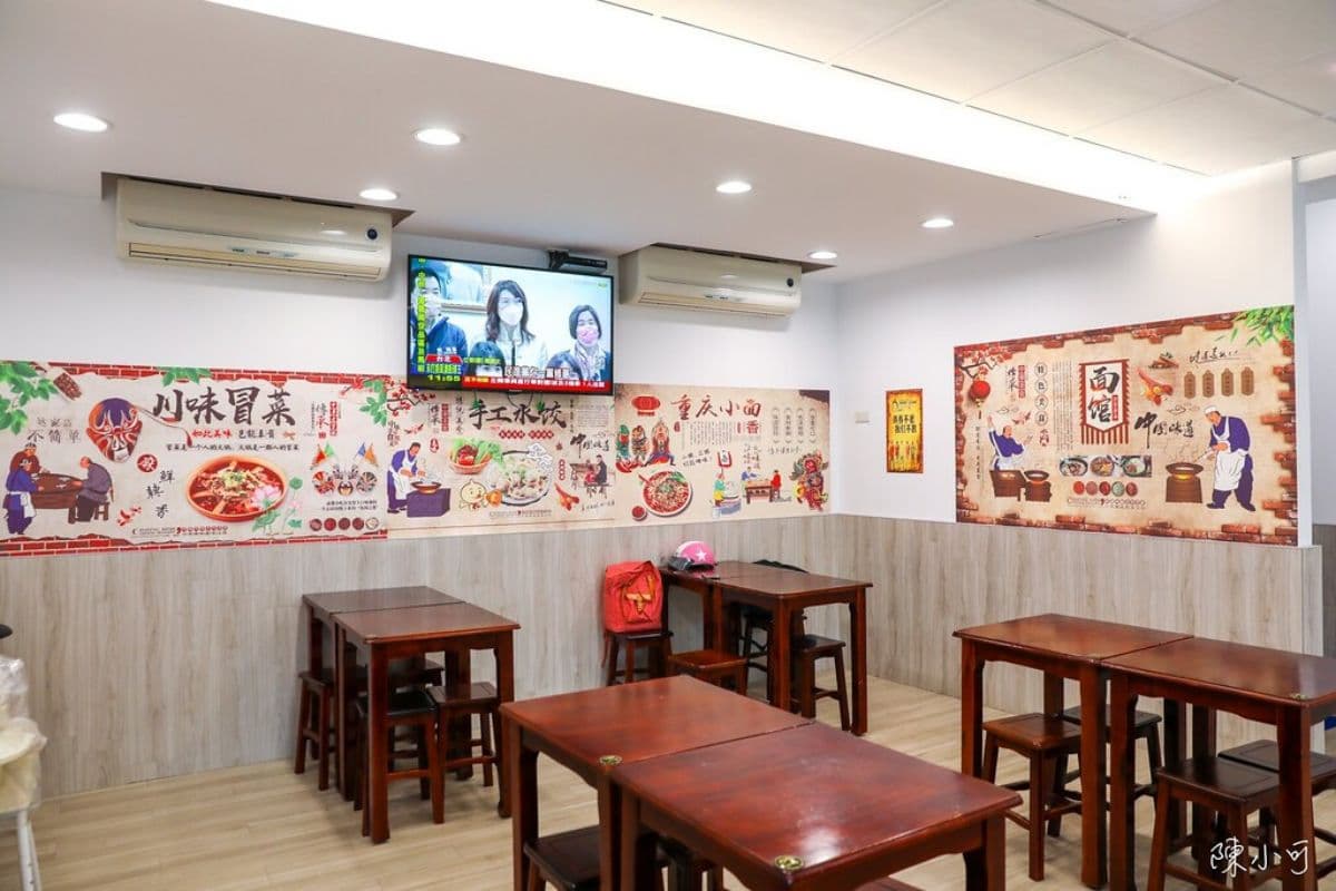 怕你吃不飽！高CP值「川味麵館」免費加麵揪甘心，大盆香菜、時蔬任你加