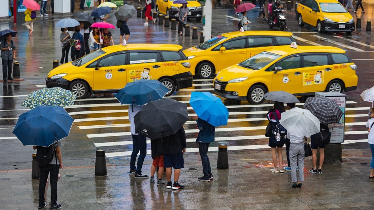 秋意來襲要變天了！明起水氣增「大雨連下６天」，專家：颱風恐這天生成