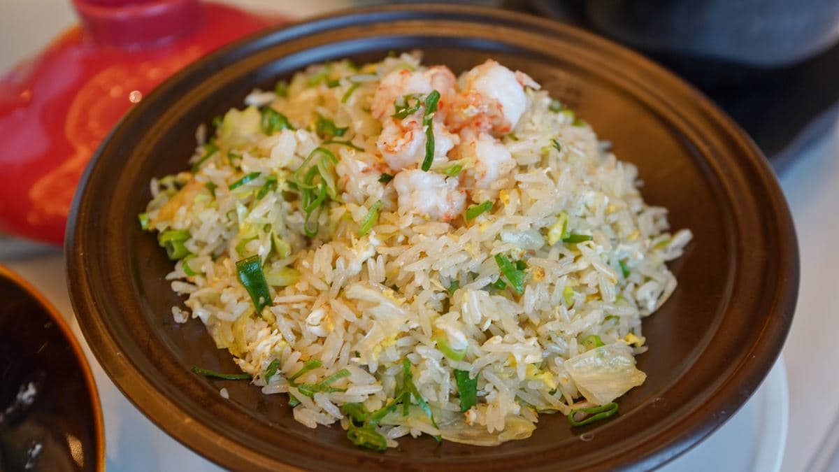 「金華海鮮炒飯」粒粒分明的泰國香米，吃起來很有層次。（圖片來源：猴子【東】遊記）