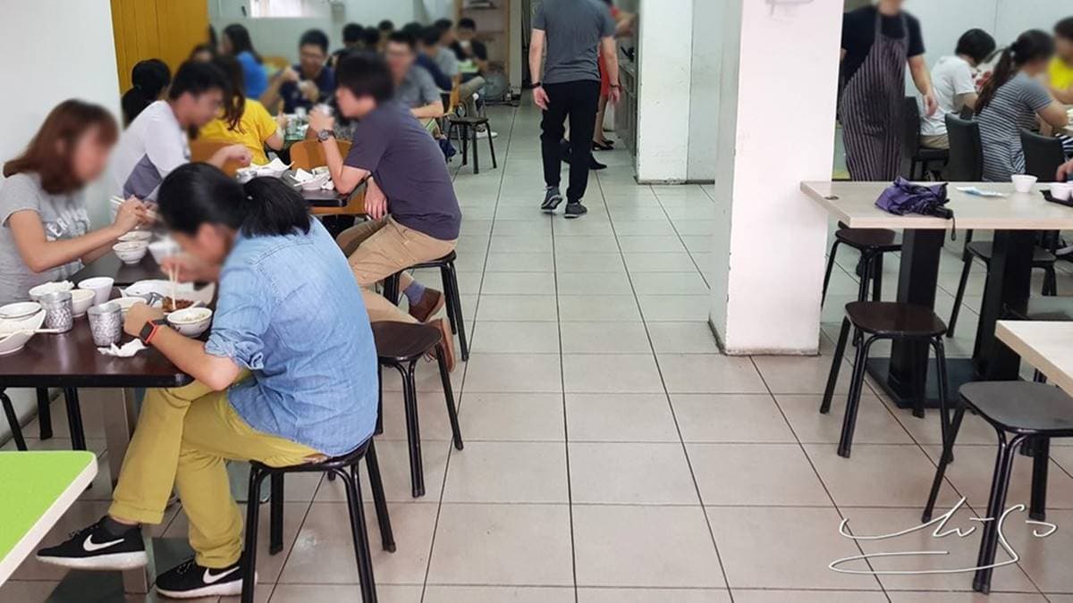 店內座位很多，大約有60～80個座位，用餐尖峰依然需要排隊候位。（圖片來源：專業噗嚨共Miso吃走）