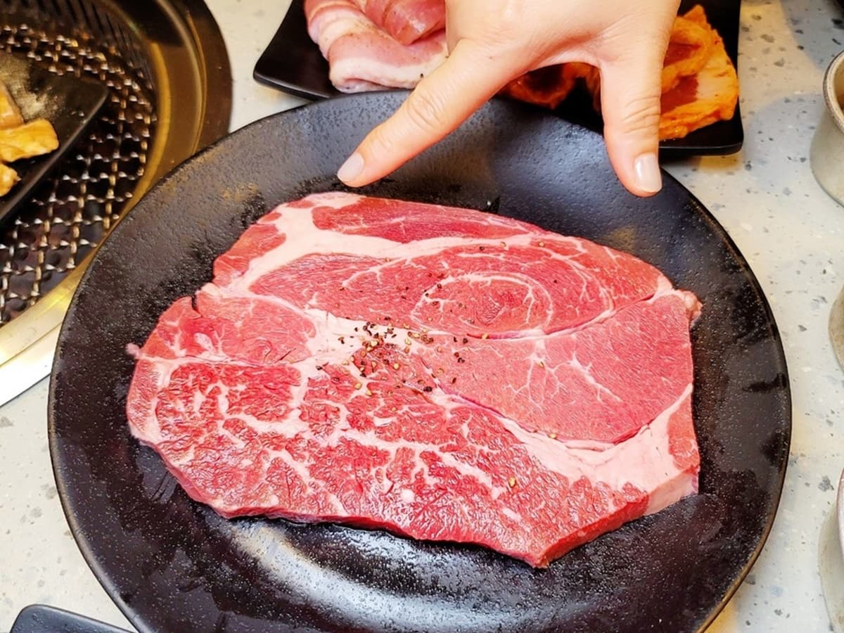 超過80種食材吃到飽！台中高CP值精緻燒肉，比臉大牛排、海鮮、甜點任吃