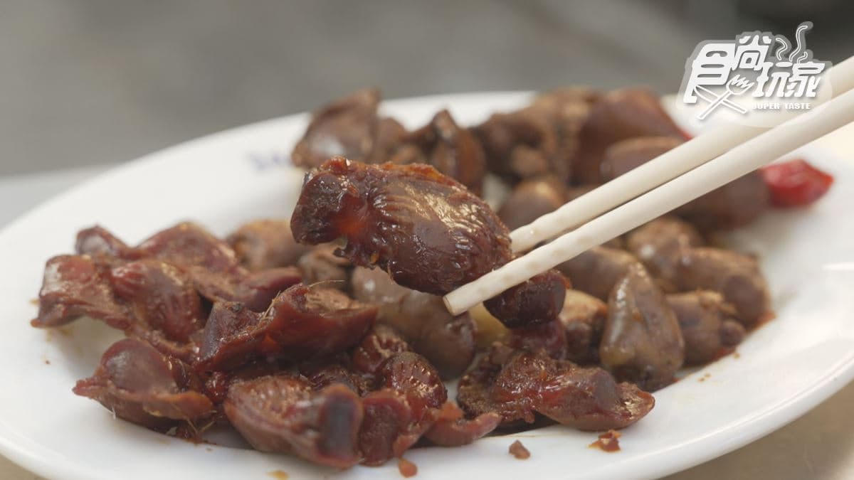 「滷味三拼」雞胗軟嫩且有QQ的口感。