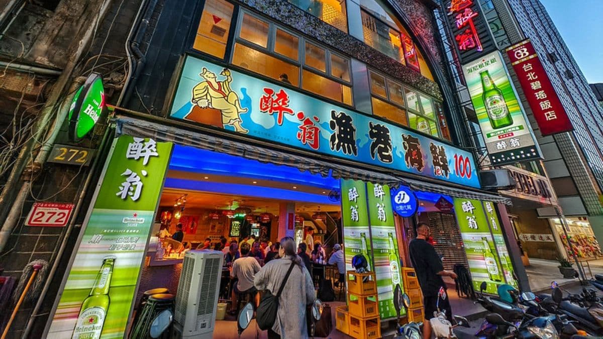 地點位於松山區長安東路二段，鄰近遼寧街夜市、微風廣場、捷運南京復興站。（圖片來源：鄉民食堂）