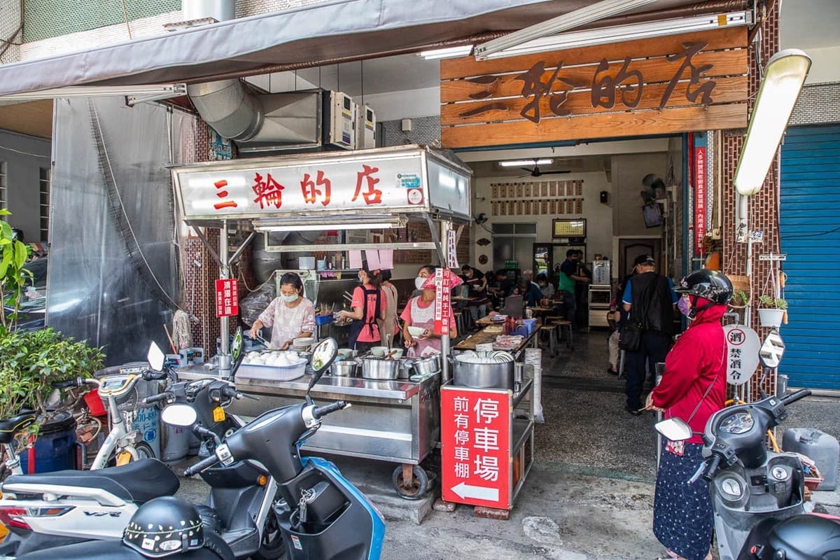 烤黑輪登上《米其林》！飄香50年攤車賣到開店面，免費喝關東煮湯人情味滿滿