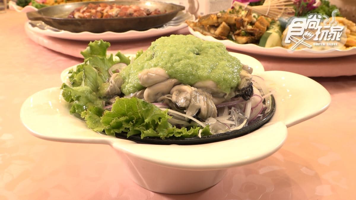 「蚵仔生」第一口酸味來自醋，後續辣味和嗆味才會出現，非常爽口。