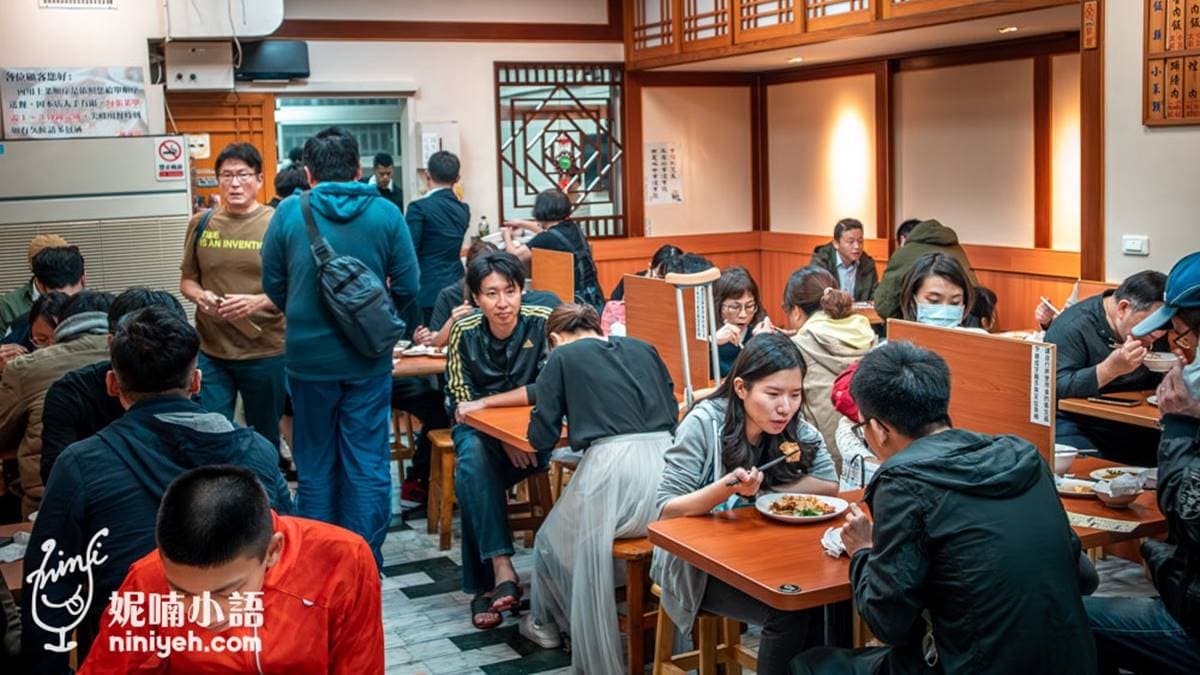 用餐環境整潔明亮，即便滿座，翻桌速度也挺快。（圖片來源：NICO&妮喃小語）