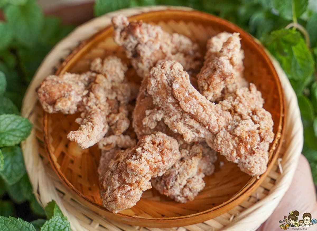 網稱「高雄賣最好炸全雞」！比臉大巨無霸炸雞300有找，必點隱藏版手標泰奶