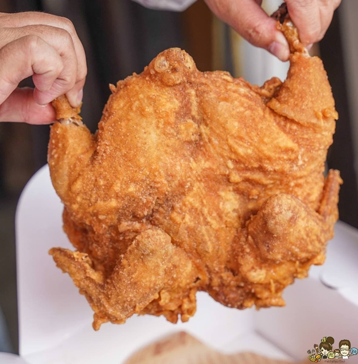 網稱「高雄賣最好炸全雞」！比臉大巨無霸炸雞300有找，必點隱藏版手標泰奶