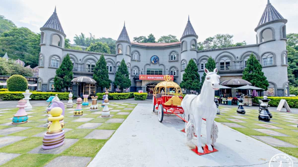 元首館是知名喜餅禮盒品牌「大黑松小倆口」打造的特色休閒景點。（圖片來源：桃桃's旅人手札）