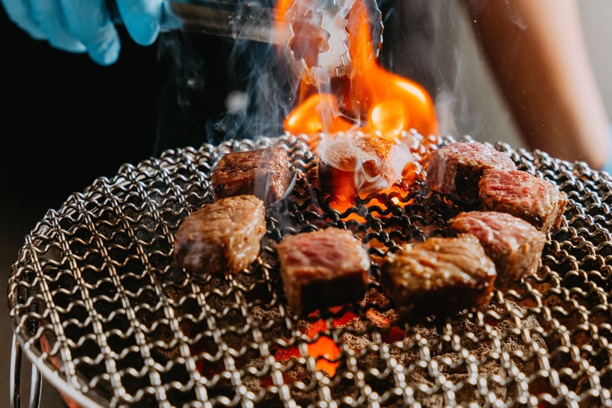 【獨家】胡同燒肉「和牛牛舌買一送一」！插旗微風信義，消費滿2000送2000