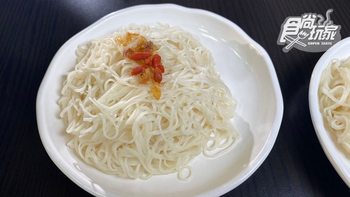 麵線也可以拌入湯汁，更添風味。