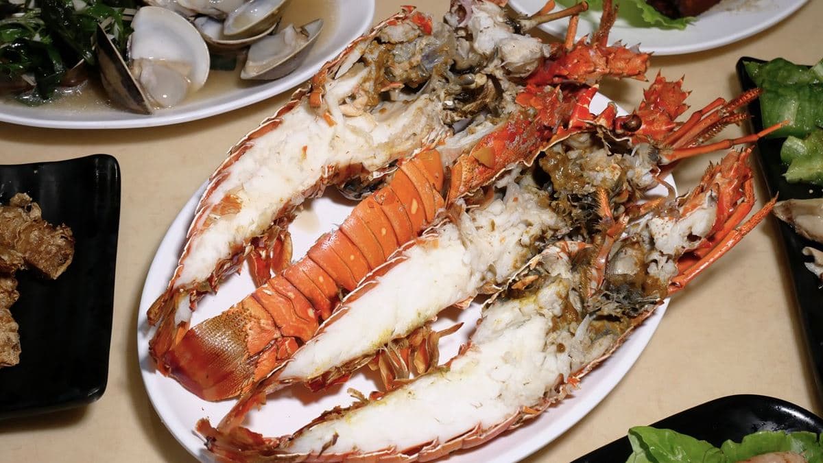 不算小隻的龍蝦，龍鬚腳裡也有肉。（圖片來源：台南美食地圖）