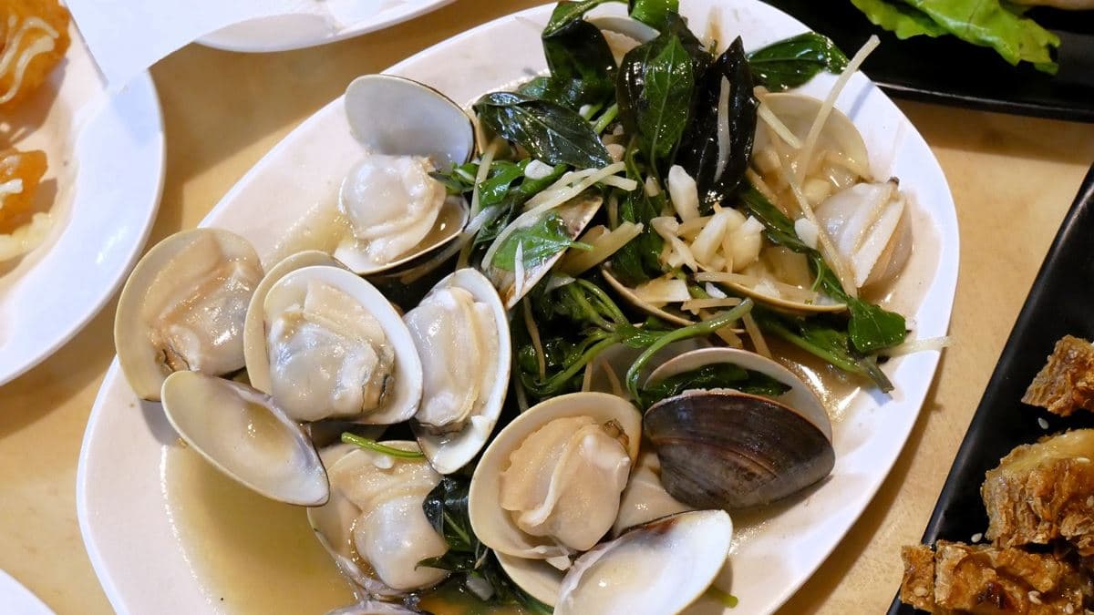 「塔香蛤蜊」蛤蜊肉飽滿鮮甜。（圖片來源：台南美食地圖）