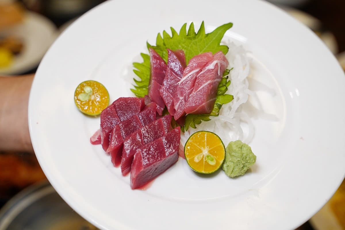 新竹吃到飽霸主！221公斤黑鮪魚現切生魚片，爽嗑牛排干貝暢飲日本生啤