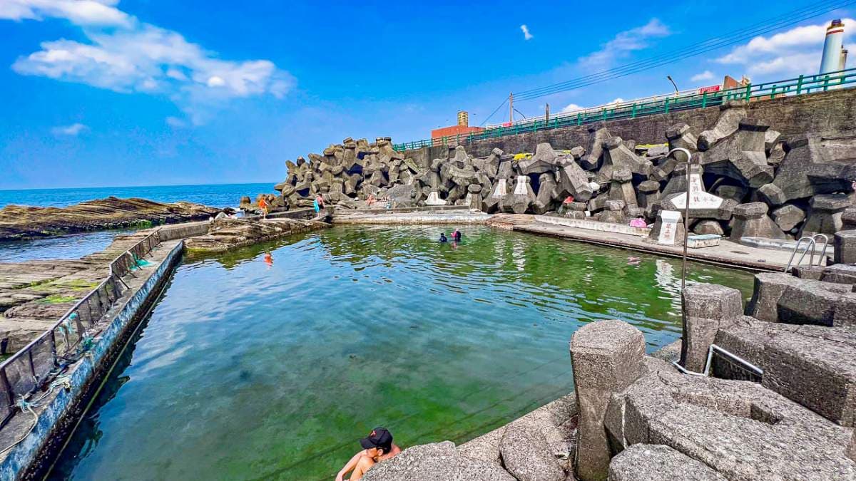 外木山海興游泳池有分成淺水區和深水區域。（圖片來源：大手牽小手。玩樂趣）