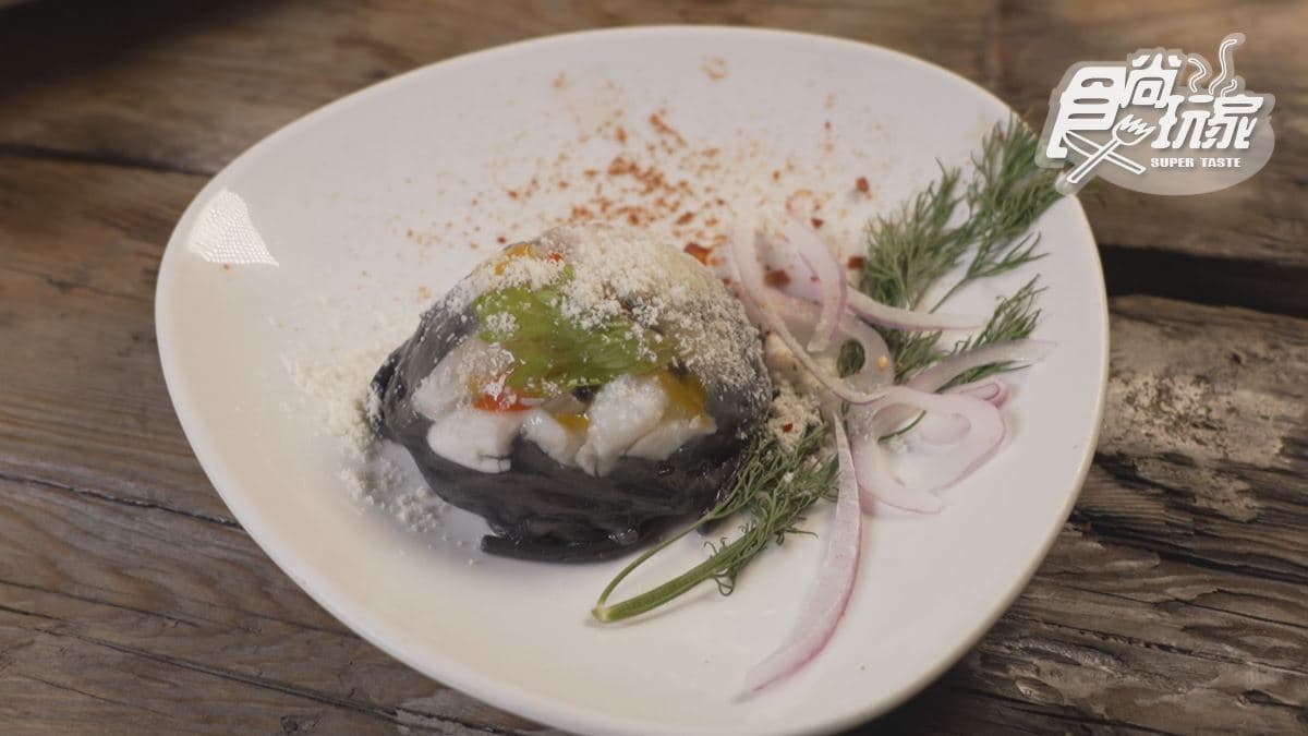 「海鮮魚凍晶球冷麵」適合夏天食用，清爽消暑。