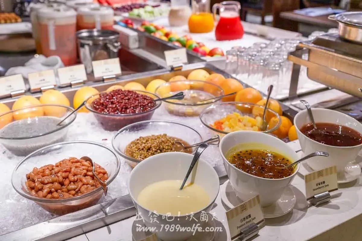生魚片、牛排、烤鴨吃到飽！台中老饕最愛「地下室Buffet」，還有啤酒紅酒暢飲