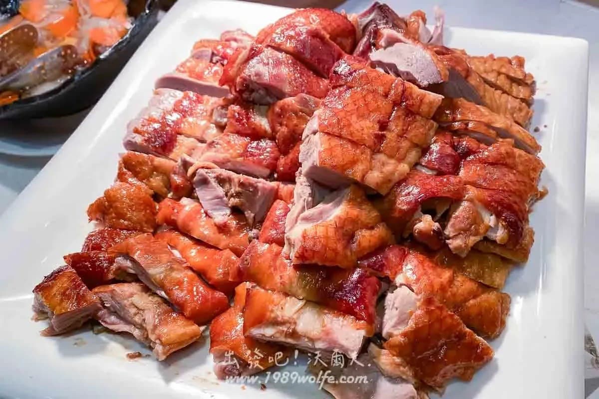 生魚片、牛排、烤鴨吃到飽！台中老饕最愛「地下室Buffet」，還有啤酒紅酒暢飲