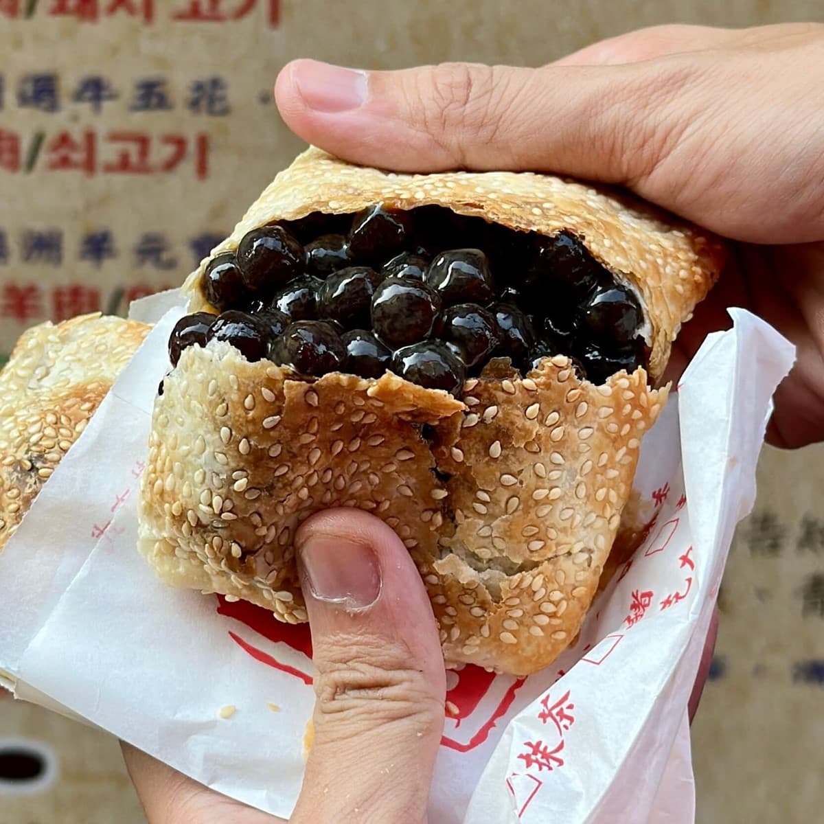 老字號蒙古烤肉「唐宮」還魂!二代燒餅店人氣超夯,香Q黑糖珍珠假日獨賣 老字號蒙古烤肉「唐宮」還魂!二代燒餅店人氣超夯,香Q黑糖珍珠假日獨賣