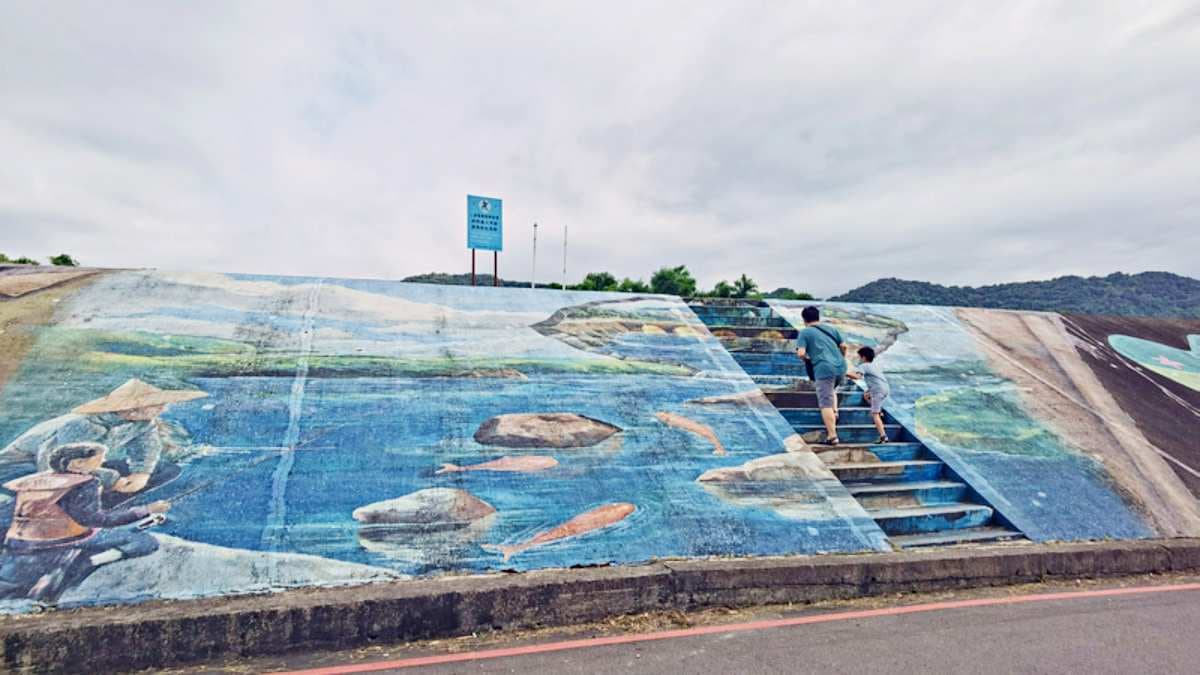 沿著永福路騎腳踏車，即可抵達三坑自然生態公園。（圖片來源：Darren蘋果樹旅遊玩樂誌）