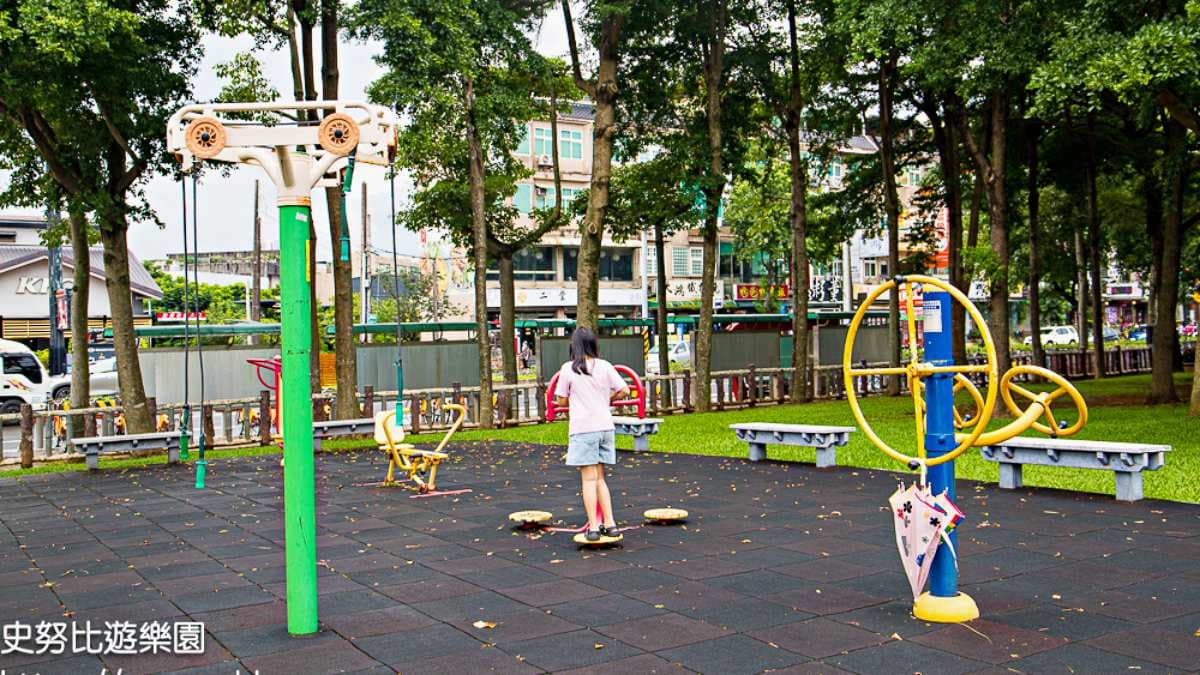 軍事展示區旁邊有體健設施。（圖片來源：史努比遊樂園）