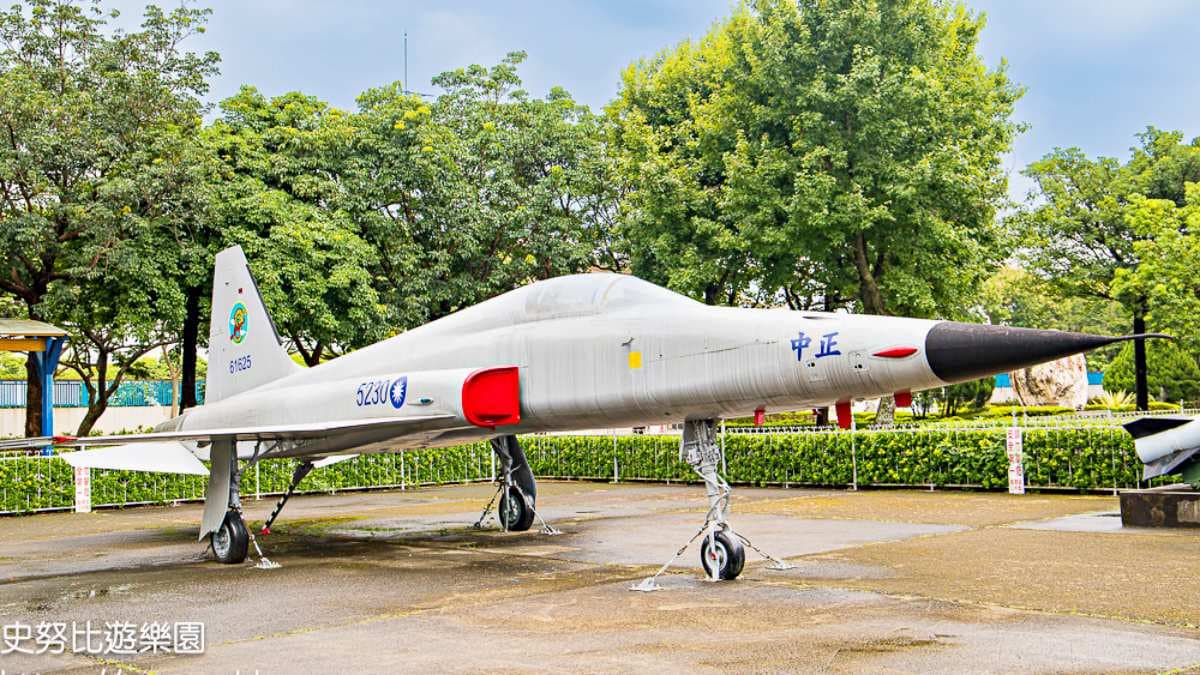 軍機展示區展示了各種戰車、飛彈與直升機。（圖片來源：史努比遊樂園）