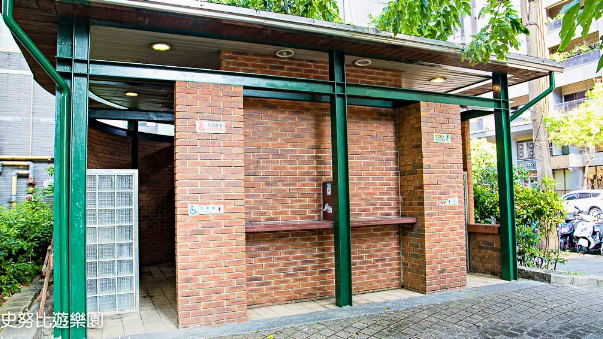 公園設有公廁，玩水後更換衣物很方便。（圖片來源：史努比遊樂園）