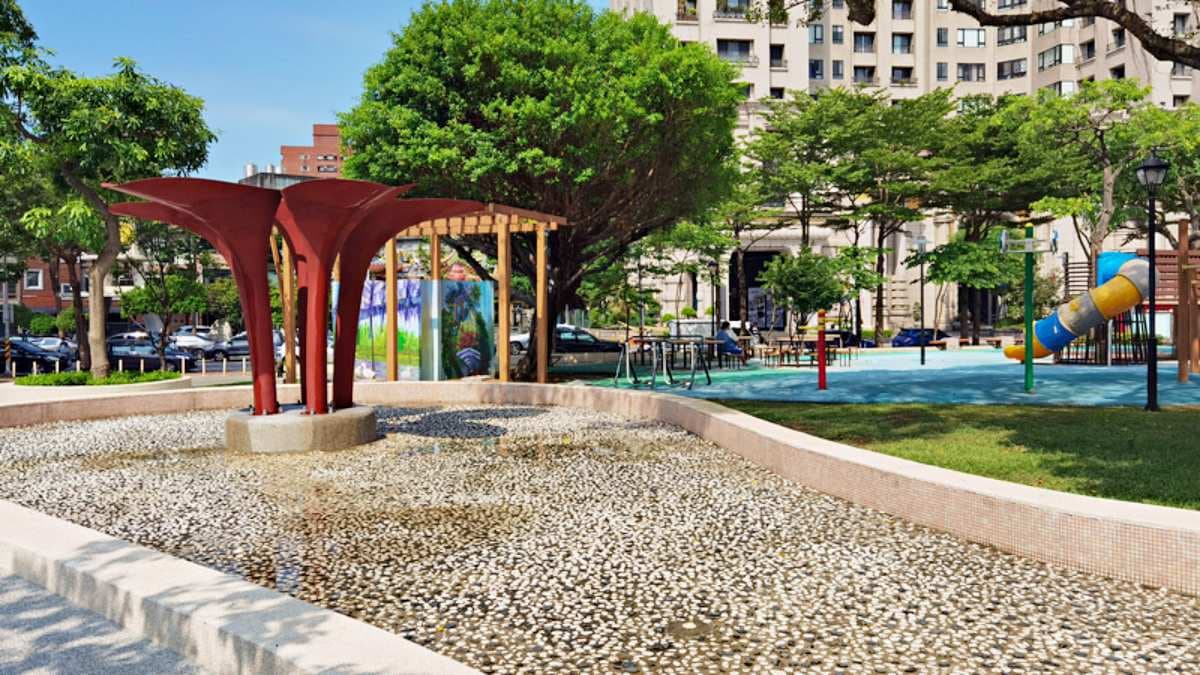 民族公園位於桃園民族路與永安路交叉路口旁。（圖片來源：Darren蘋果樹旅遊玩樂誌）
