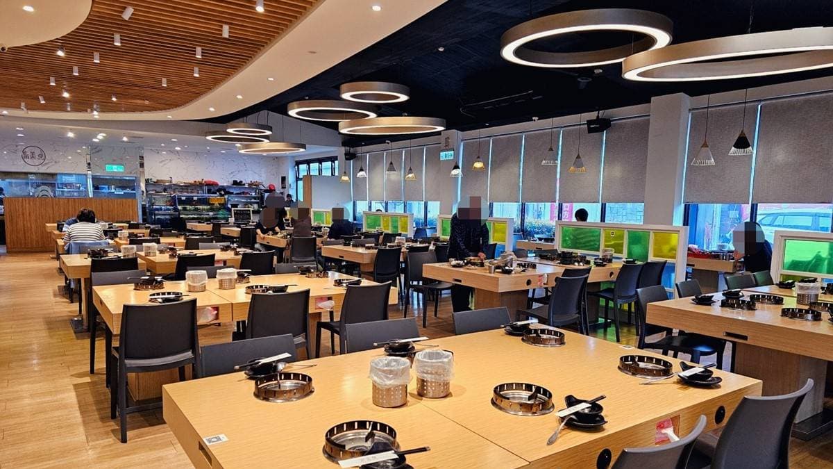 用餐環境寬敞明亮，座位選擇多元，從個人座到包廂區都有。（圖片來源：Yuki's Life）