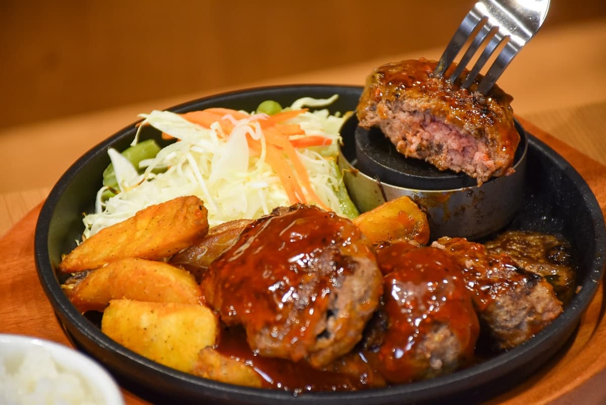 「肉的長谷川」進軍林口三井！連３天「和牛漢堡排」現折200元，肉量免費加倍