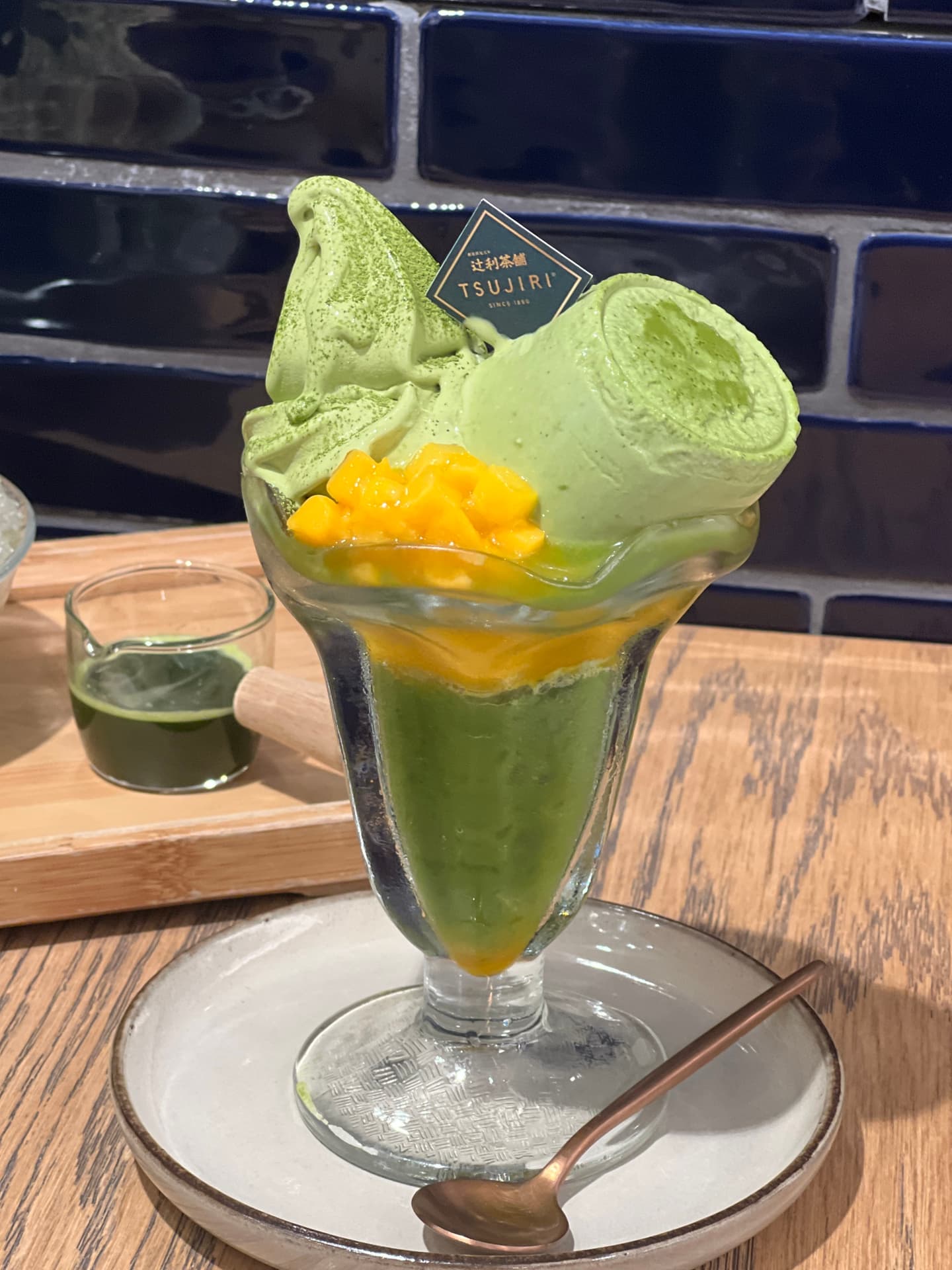 連4天焙茶季買一送一!辻利茶舗推超浮誇新品,整顆「抹茶奶酪布丁」超Q彈 連4天焙茶季買一送一!辻利茶舗推超浮誇新品,整顆「抹茶奶酪布丁」超Q彈