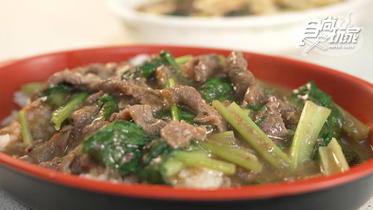 「羊肉燴飯」醬料爽口，沙茶香氣又濃郁。