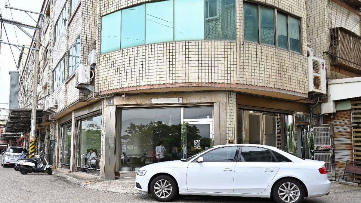 店面隱身在整排民宅中，外觀相當低調，沒有任何招牌或扛棒。（圖片來源：糖糖‘s 享食生活）