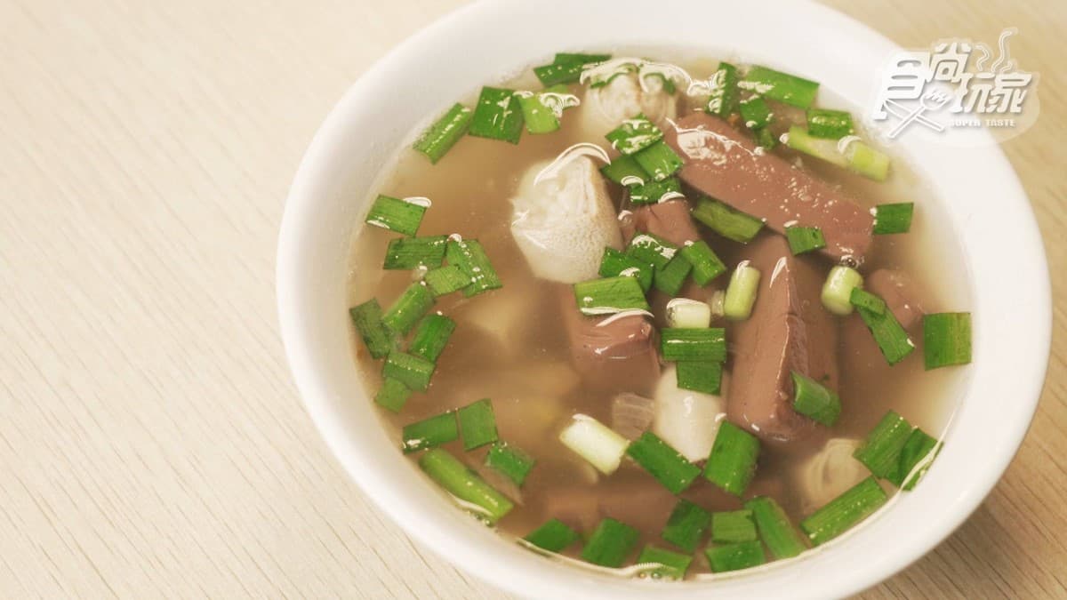 旗山老街「煎肉圓始祖」!豬油香煎外皮微焦恰恰,飽滿蔥肉餡沾特調醬超唰嘴 旗山老街「煎肉圓始祖」!豬油香煎外皮微焦恰恰,飽滿蔥肉餡沾特調醬超唰嘴