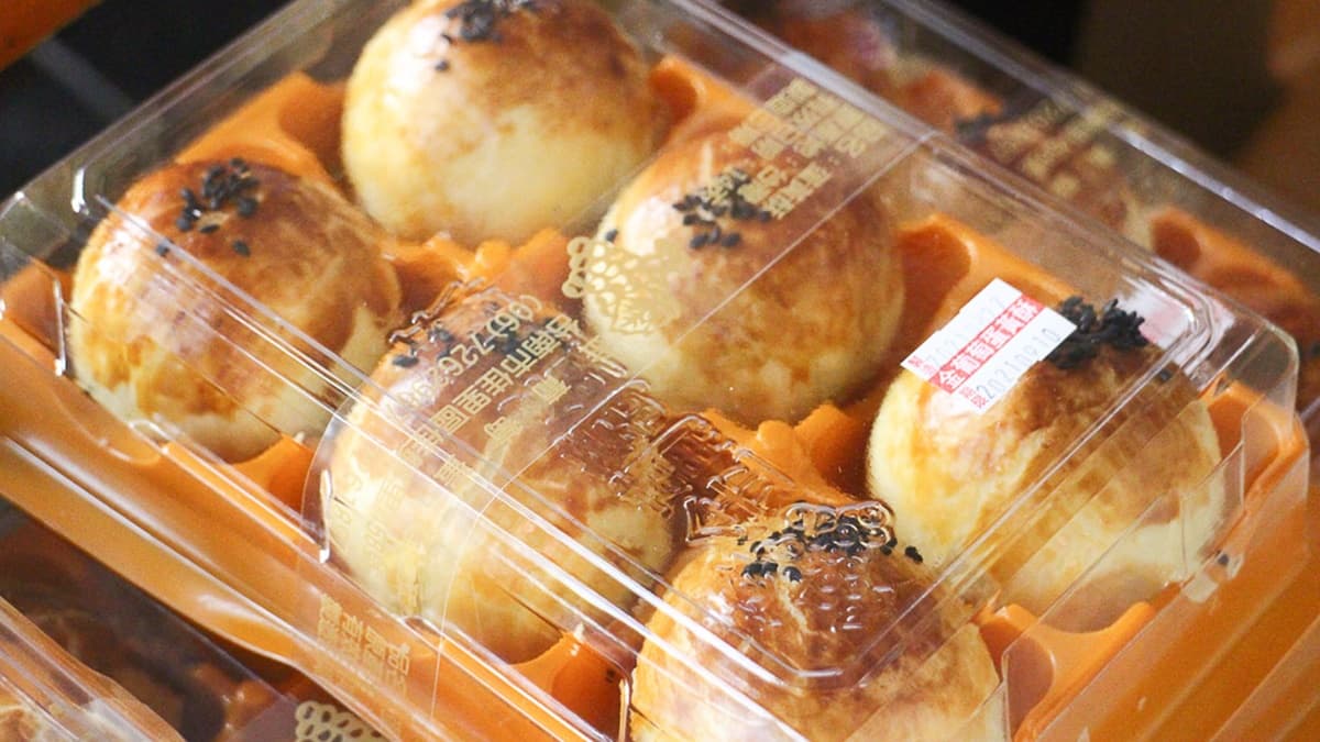 口味有烏豆沙、綠豆椪、棗泥、鳳梨、鐵觀音等多種選擇。（圖片來源：口袋吃吃五十咩）
