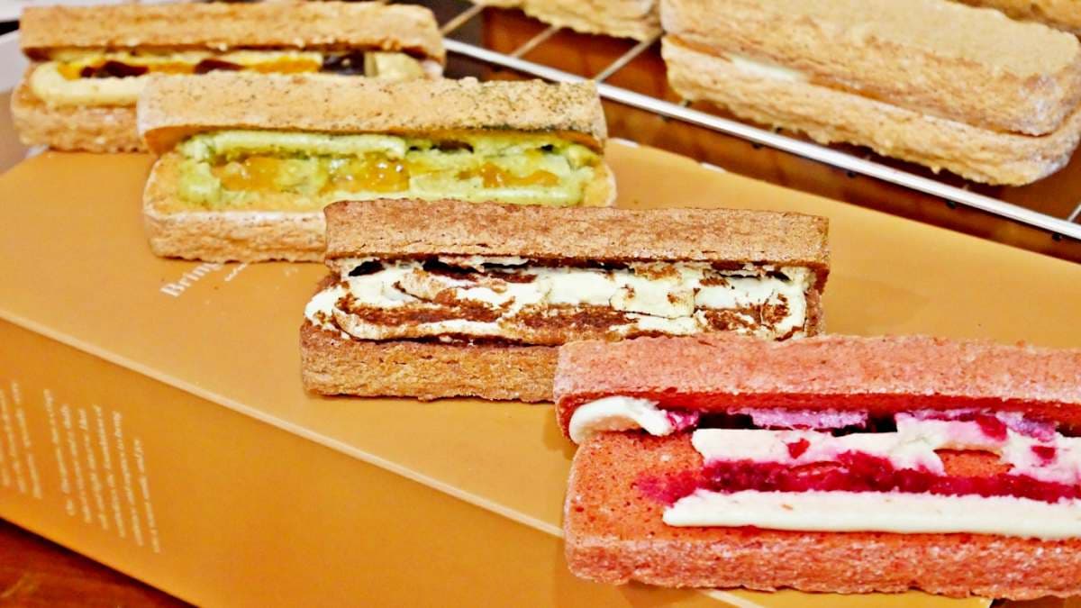 餅殼外層微酥脆，中間的夾餡口感絲滑細緻。（圖片來源：靜香EAT）