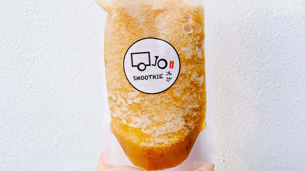 土鳳梨冰沙略帶鹹甜滋味，天熱喝１口很消暑。（圖片來源：霸子。食樂拼圖）