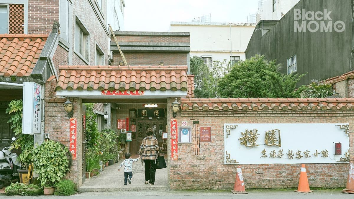 「糧園茶藝客家小館」地點位在桃園市龍潭區，鄰近龍潭交流道。（圖片來源：黑哥桃繽紛假期）