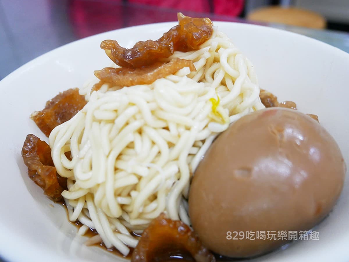 全台只在這裡有!傳統古早味「椪皮麵」鹹香Q彈,銅板價吃飽飽在地美食 全台只在這裡有!傳統古早味「椪皮麵」鹹香Q彈,銅板價吃飽飽在地美食