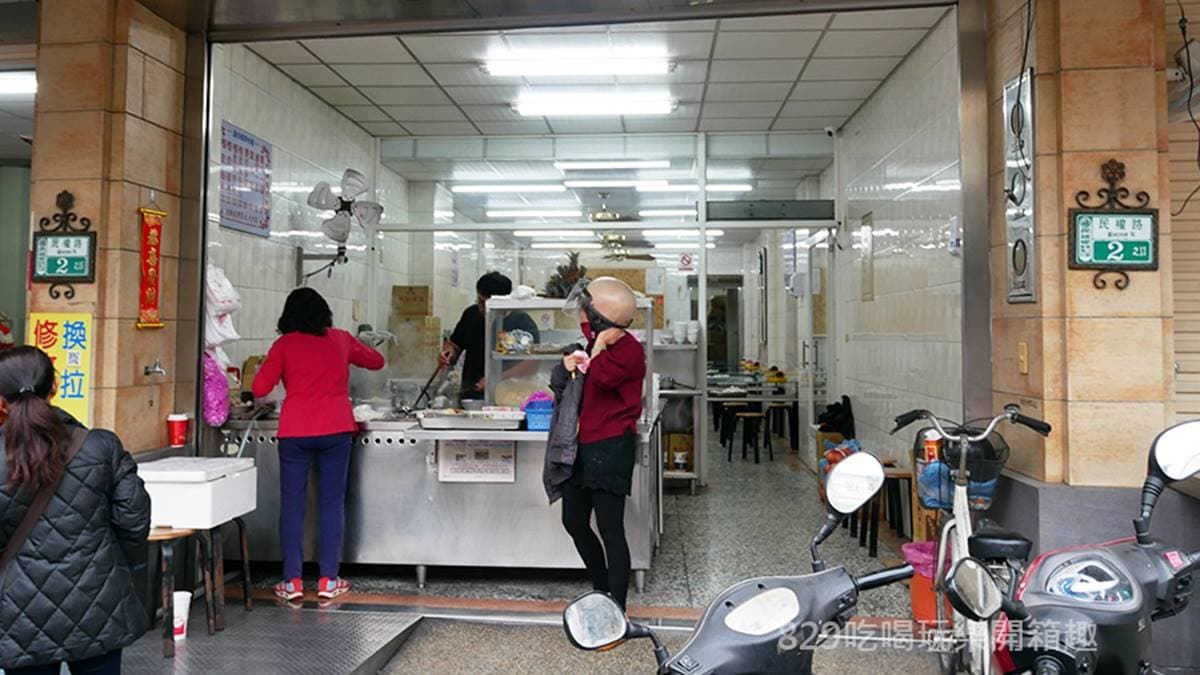 「民雄椪皮麵」是民雄車站周邊的美食小吃，在地人氣很高。（圖片來源：829吃喝玩樂開箱趣）