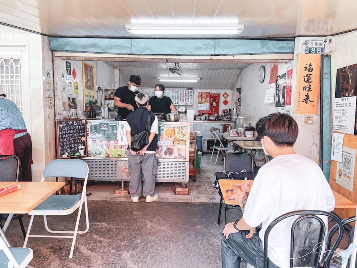 30年老字號「四色布丁豆花」！台南人消暑最愛銅板點心，各大夜市出沒趴趴走