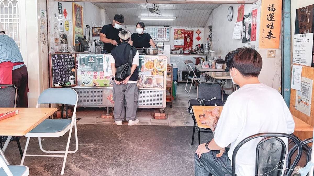 「慈味布丁豆花」是經營超過30年的老字號，不少在地人都是從小吃到大。（圖片來源：艾薇覓食趣）