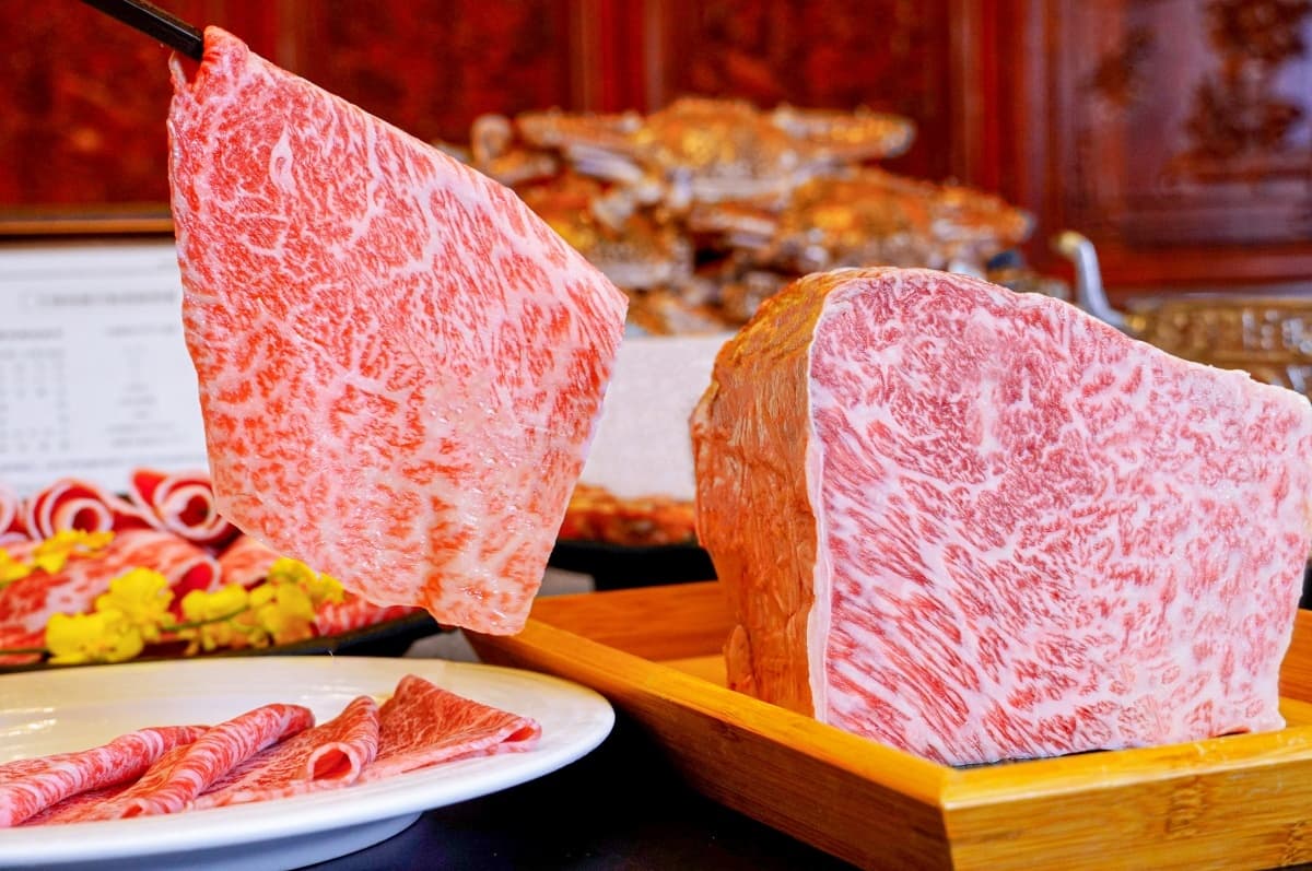 「問鼎」吃到飽快閃回歸！超過70款好料＋海鮮無限吃，加碼送500元抵用券
