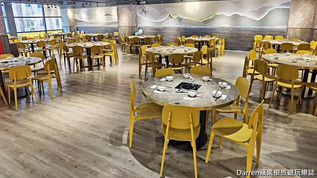 店內用餐環境寬敞，有超過400個座位，圓桌、方桌都有。（圖片來源：DARREN蘋果樹旅遊玩樂誌）
