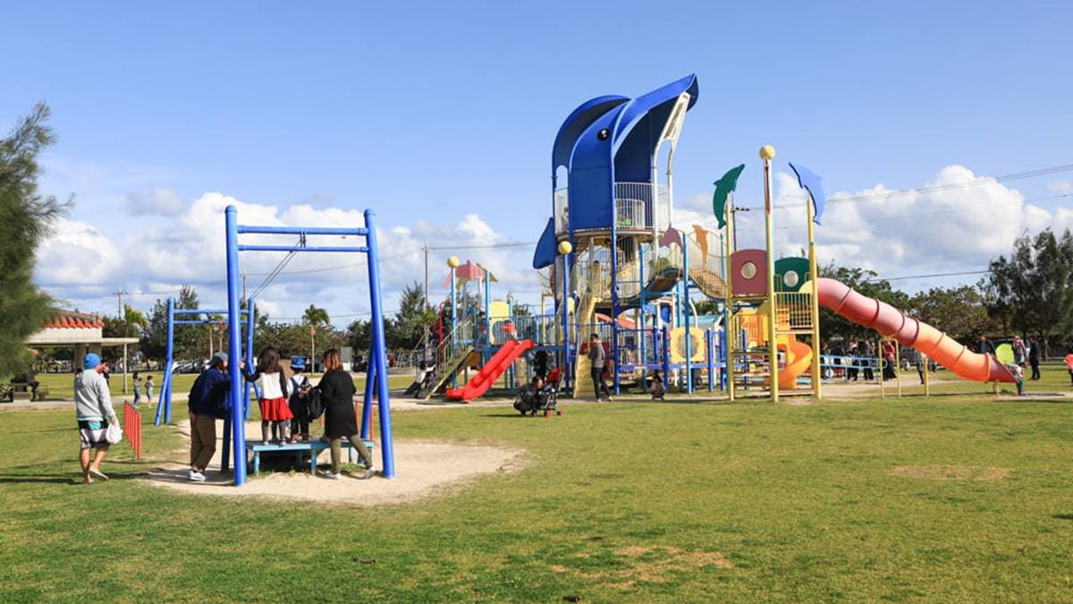 公園總共有７座不同樣式特色的溜滑梯。（圖片來源：洛基小聿媽）